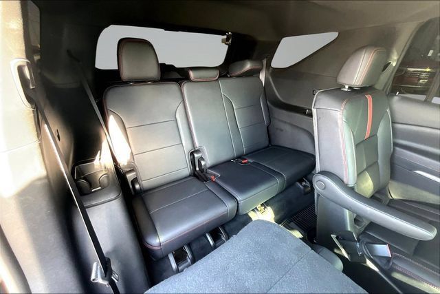 Used 2025 Chevrolet Traverse RS w/ LPO, Floor Liner Package FWD image 26