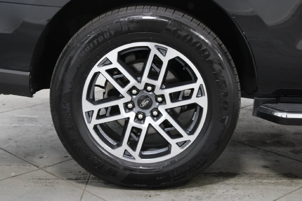 Used 2022 Ford Expedition Limited AWD/4WD image 14