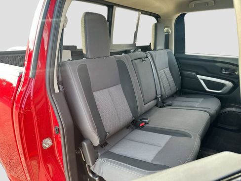 Used 2020 Nissan Titan SV w/ SV Convenience Package image 25