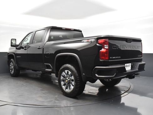 Used 2024 Chevrolet Silverado 2500 Custom w/ Custom Value Package image 5