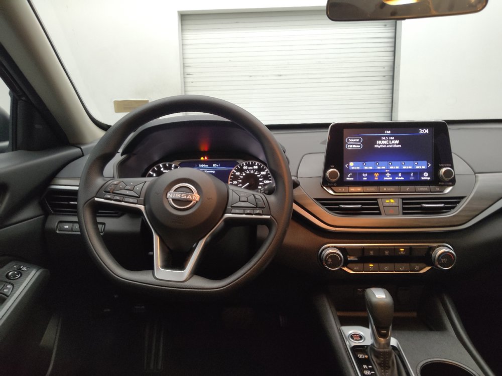 Used 2025 Nissan Altima 2.5 SV FWD image 22