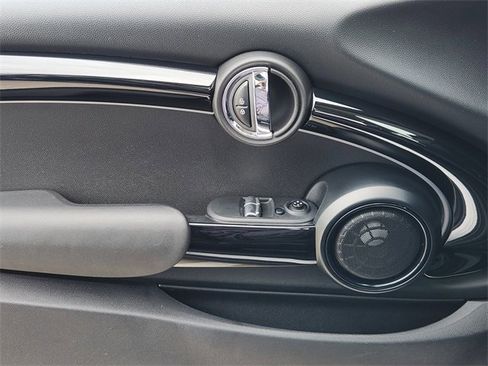 Used 2022 MINI Cooper 2-Door Hardtop image 16