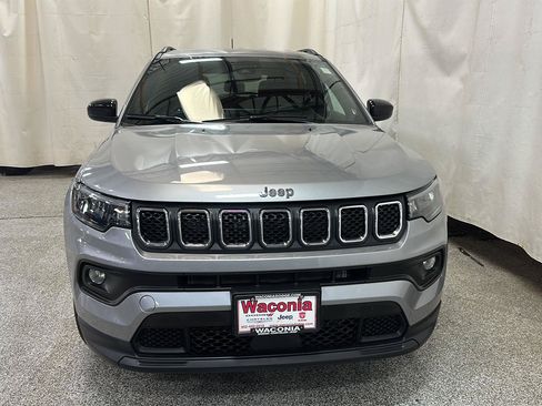 Used 2023 Jeep Compass Latitude w/ Convenience Group AWD/4WD image 8