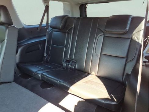 Used 2020 Chevrolet Suburban Premier image 16