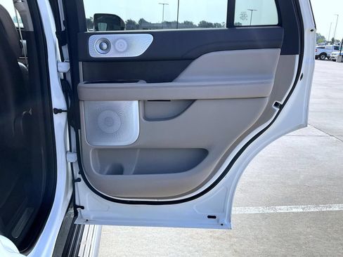 Certified 2023 Lincoln Navigator Reserve AWD/4WD image 23