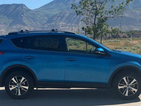 Used 2018 Toyota RAV4 XLE AWD/4WD image 5