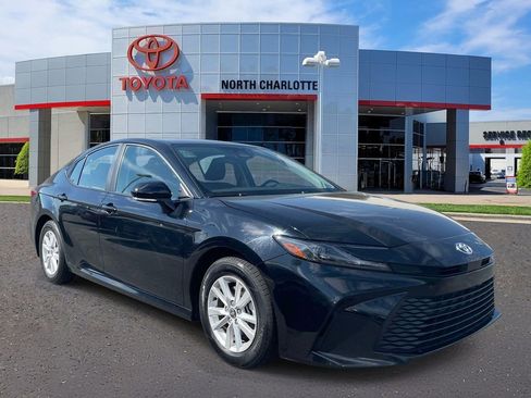 Used 2025 Toyota Camry LE image 1