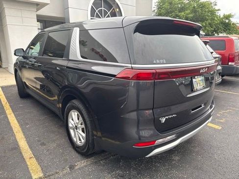 Used 2023 Kia Carnival LX FWD image 4