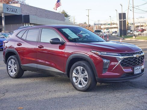 Used 2024 Chevrolet Trax LS w/ Driver Confidence Package image 2