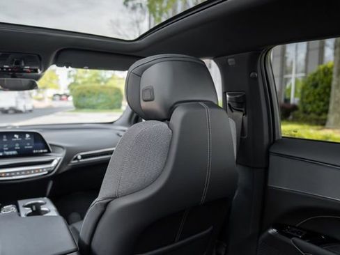 Used 2024 Cadillac Lyriq Tech RWD image 46