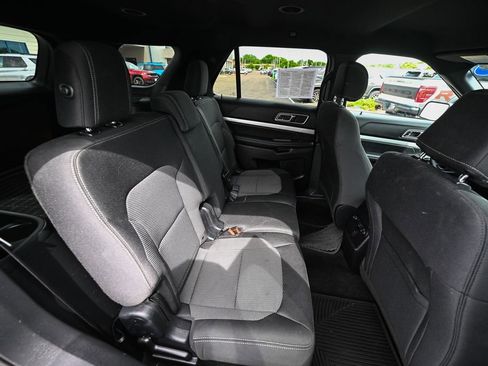 Used 2017 Ford Explorer XLT w/ Equipment Group 201A AWD/4WD image 28