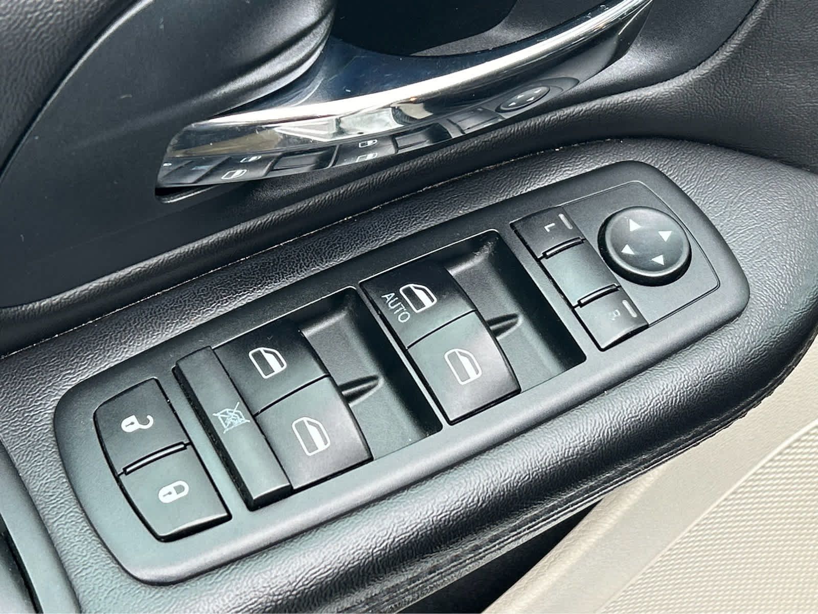 Used 2014 Dodge Grand Caravan SXT w/ UConnect Hands-Free Group FWD image 21