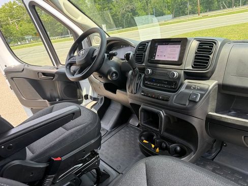 Used 2025 RAM ProMaster 2500 w/ U-Haul Equipment Group FWD image 39