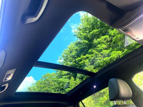 Used 2020 Volkswagen Tiguan SEL Premium R-Line image 24