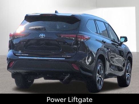 Certified 2025 Toyota Highlander XLE AWD/4WD image 7