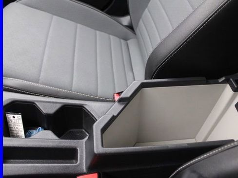 Used 2025 Volkswagen Jetta SE image 41