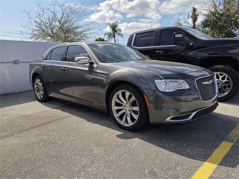Used 2019 Chrysler 300 Touring w/ Chrome Appearance Package image 1