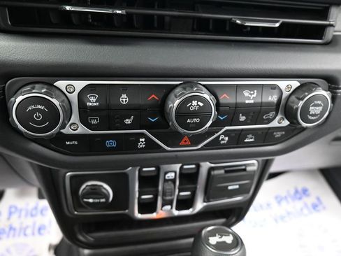 Used 2025 Jeep Wrangler Unlimited Sahara w/ Safety Group AWD/4WD image 38