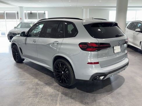 New 2026 BMW X5 sDrive40i w/ M Sport Package RWD image 5