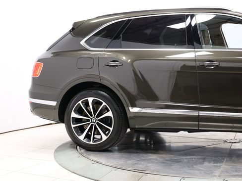 Used 2018 Bentley Bentayga AWD/4WD image 80