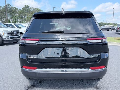 Used 2025 Jeep Grand Cherokee Limited w/ Luxury Tech Group II RWD image 8