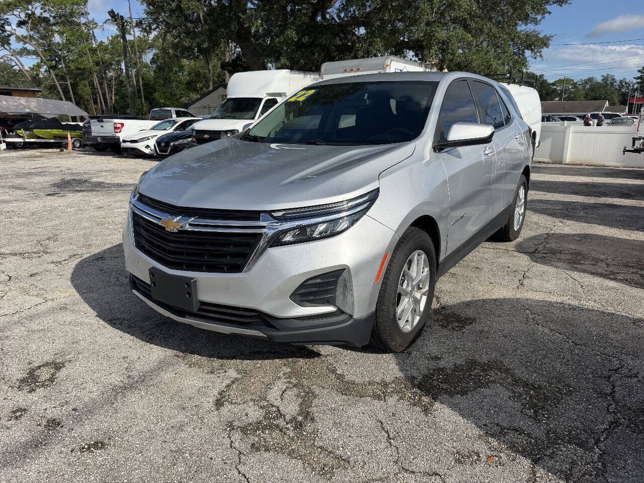 Used 2022 Chevrolet Equinox LT w/ Driver Convenience Package FWD image 5