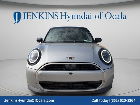 Used 2025 MINI Cooper 4-Door Hardtop FWD image 8