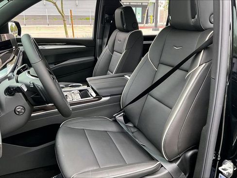 New 2026 Cadillac Escalade Luxury w/ LPO, Floor Liner Package AWD/4WD image 12