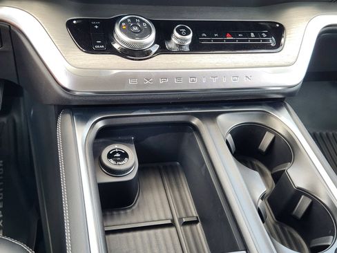 New 2026 Ford Expedition Platinum w/ Driver's Package AWD/4WD image 19