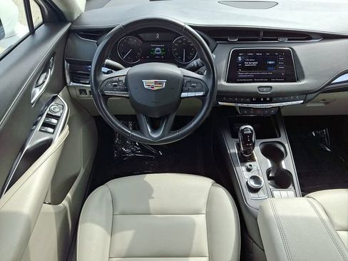 Used 2023 Cadillac XT4 Luxury w/ Cold Weather Package AWD/4WD image 11