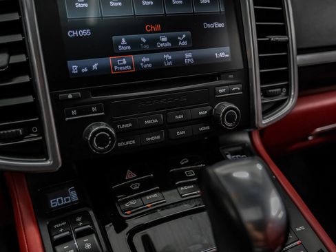 Used 2017 Porsche Cayenne Platinum Edition image 26