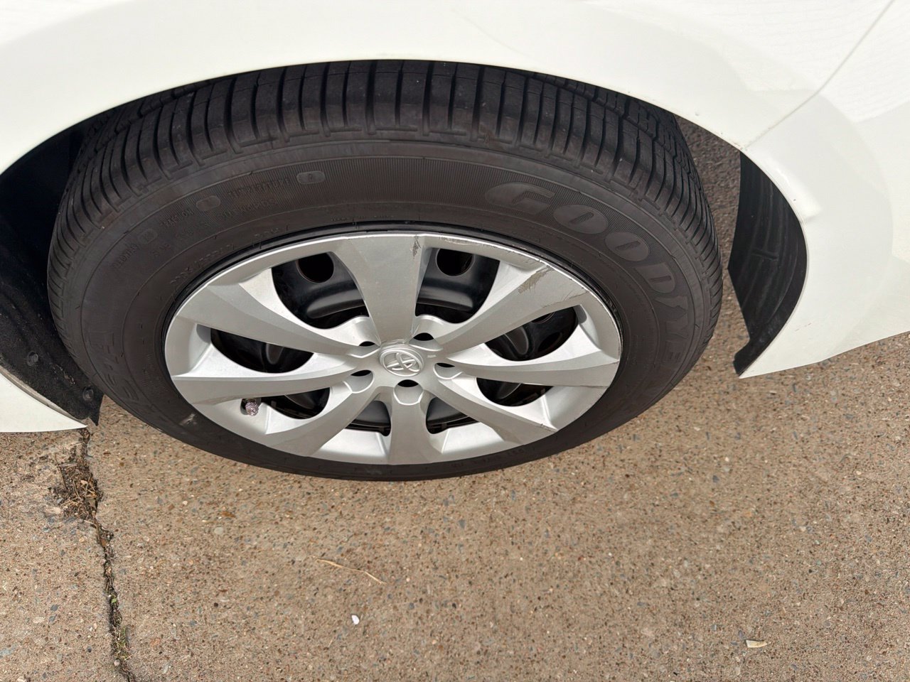 Used 2022 Toyota Corolla LE FWD image 6