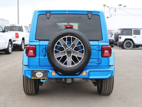 Used 2023 Jeep Wrangler Unlimited Sahara AWD/4WD image 4