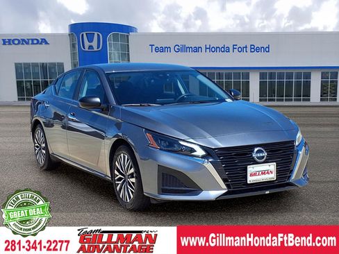 Used 2025 Nissan Altima 2.5 SV image 1