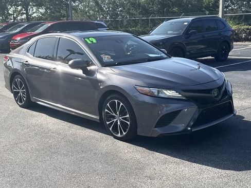Used 2019 Toyota Camry XSE w/ Driver Assist Package FWD image 2