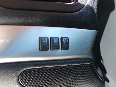 Used 2014 INFINITI Q60 Convertible w/ Premium Package RWD image 25