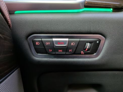 Used 2021 BMW X5 M50i w/ Premium Package image 24