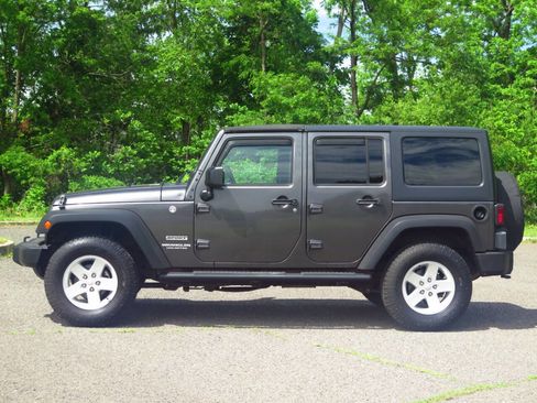 Used 2017 Jeep Wrangler Unlimited Sport w/ Quick Order Package 24S AWD/4WD image 2