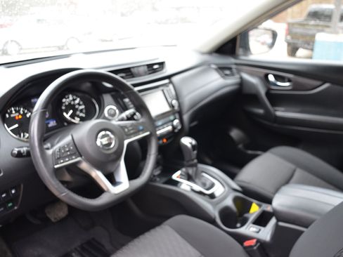 Used 2019 Nissan Rogue SV w/ Sun & Sound Touring Package image 14