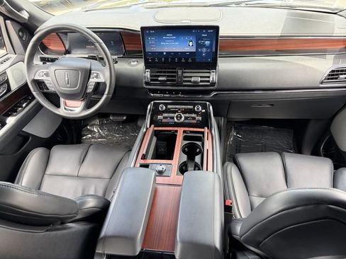 Used 2023 Lincoln Navigator Reserve AWD/4WD image 16