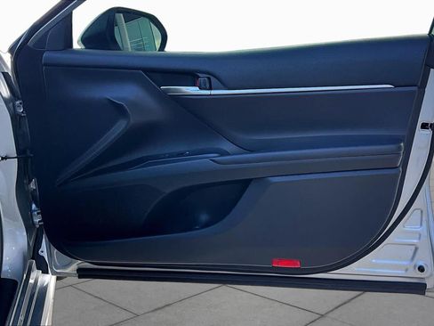 Used 2020 Toyota Camry SE FWD image 20