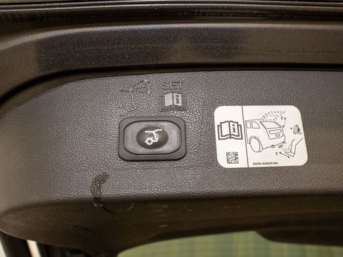 Used 2017 Ford Escape Titanium image 6