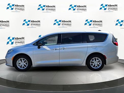 Used 2024 Chrysler Pacifica Touring-L FWD image 2