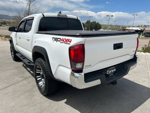 Used 2018 Toyota Tacoma TRD Off-Road AWD/4WD image 5