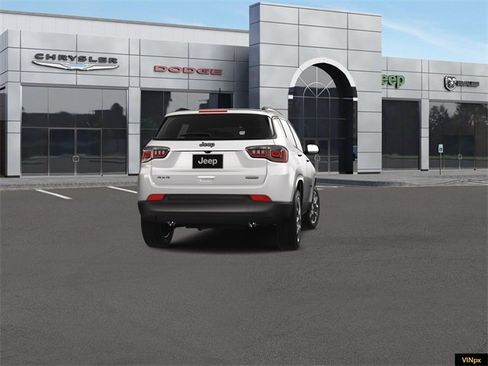 New 2026 Jeep Compass Latitude image 14