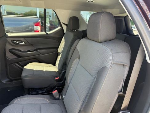 Used 2021 Chevrolet Traverse LT image 32
