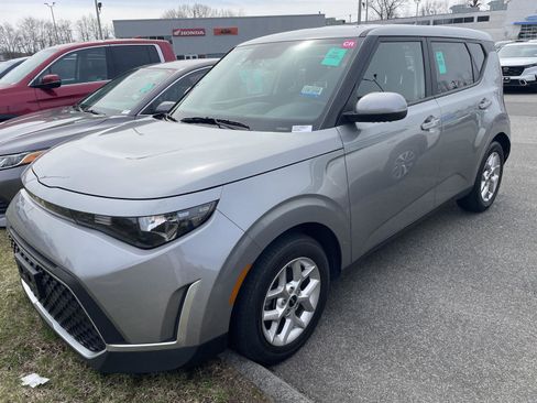Used 2023 Kia Soul S image 3