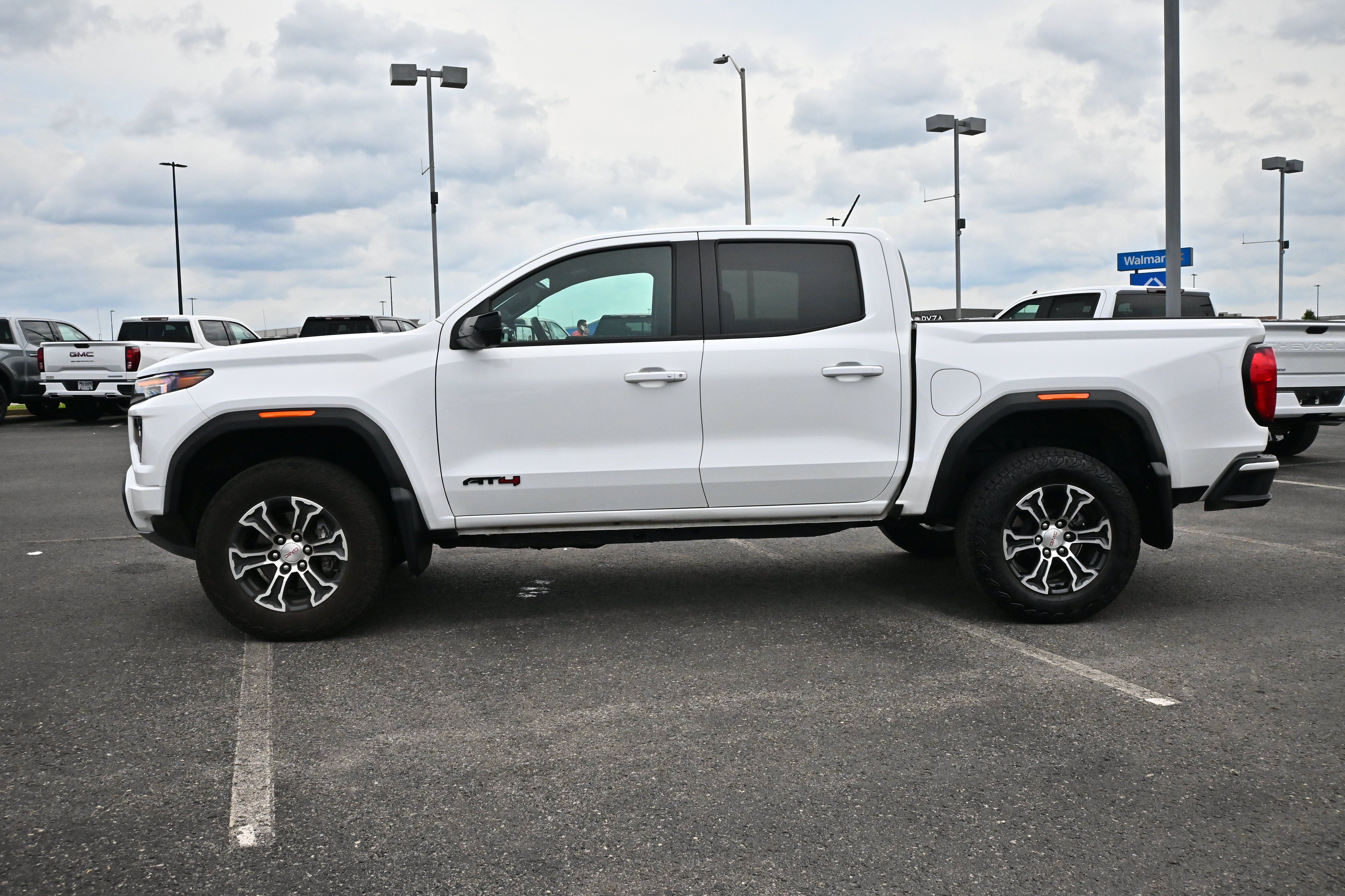 Used 2025 GMC Canyon AT4 w/ Technology Plus Package AWD/4WD image 5