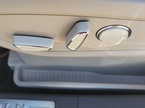 Certified 2022 Lincoln Nautilus FWD w/ Premium Package image 23