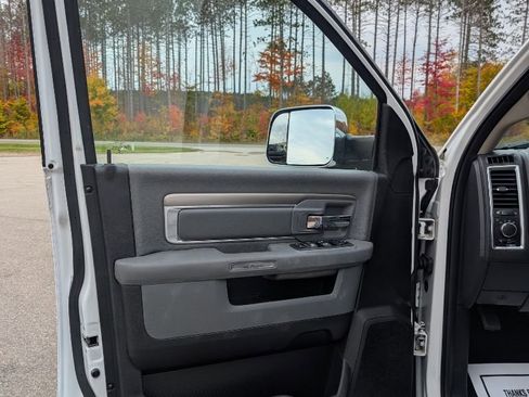 Used 2017 RAM 2500 SLT image 10